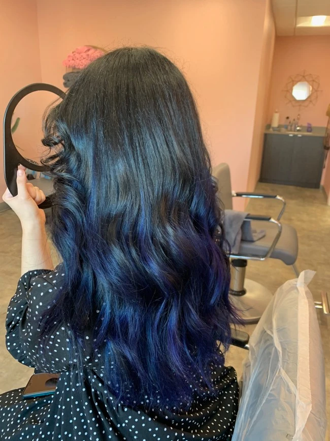 Hairstyle that showcases vibrant color, foilyage and waves